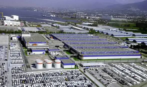 Kocaeli’nin Gölcük ilçesinde faaliyet gösteren Ford Otosan Yeniköy fabrikasında, montaj