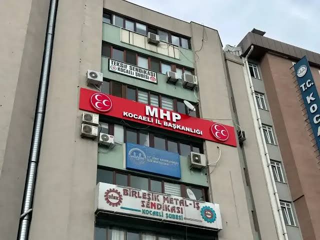 Milliyetçi Hareket Partisi İl Başkanlığı koltuğuna oturan Enes Emengen, göreve
