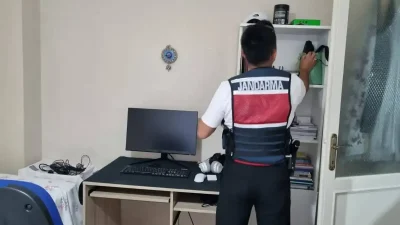 Vatandaşların cep telefonlarına gelen şüpheli kredi kartı SMS’leri üzerine harekete