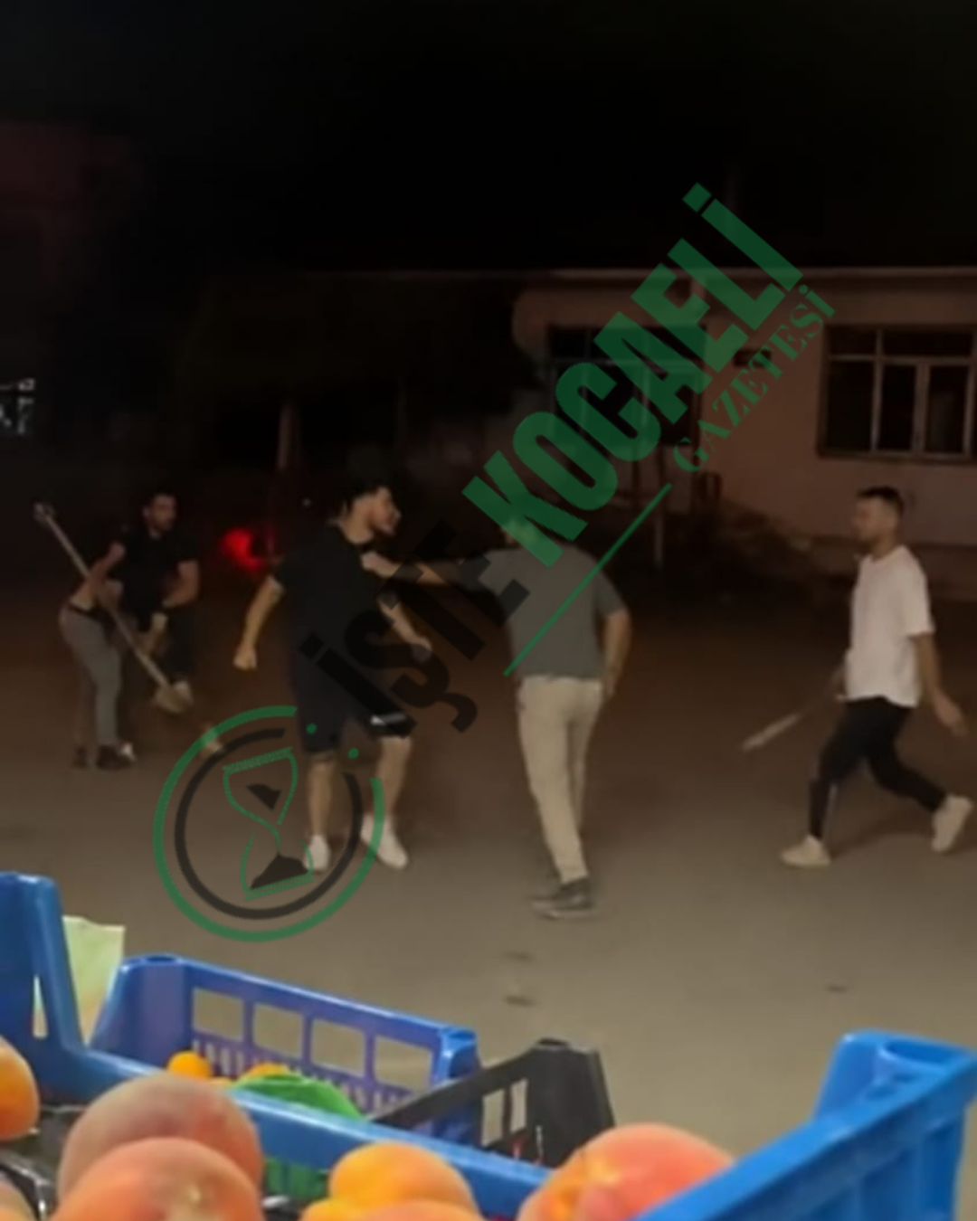 Kartepe'de savaş alanına döndü: Taşlar sopalar havada uçuştu!