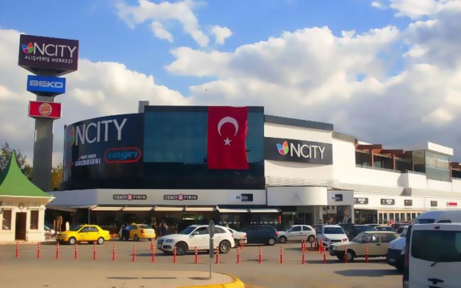 İzmit'te bulunan NCity AVM, yürekleri