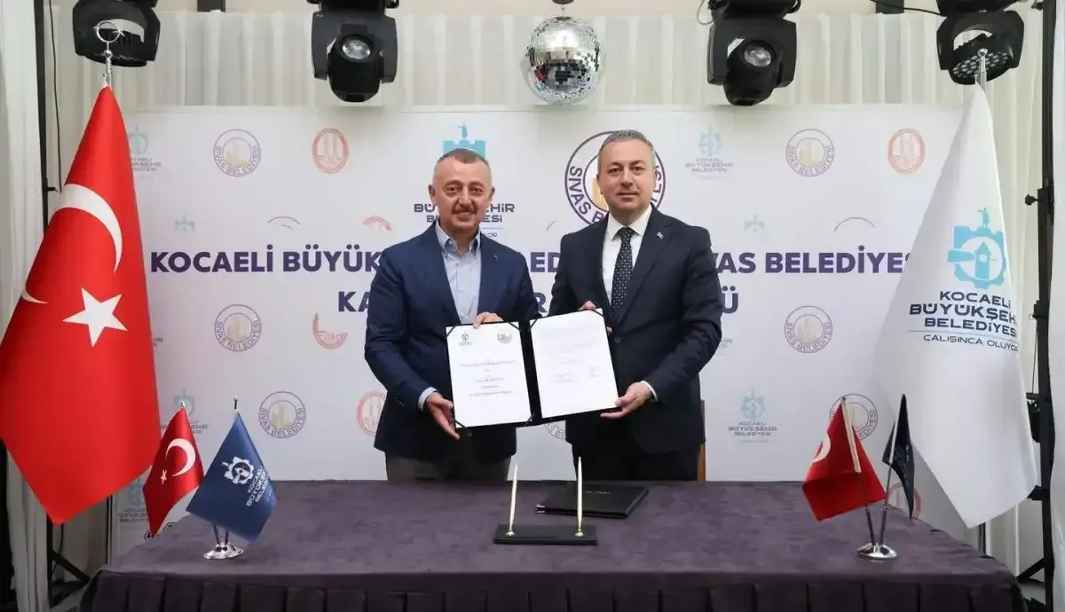 Kocaeli Büyükşehir Belediye Başkanı Tahir Büyükakın ve Sivas Belediye Başkanı