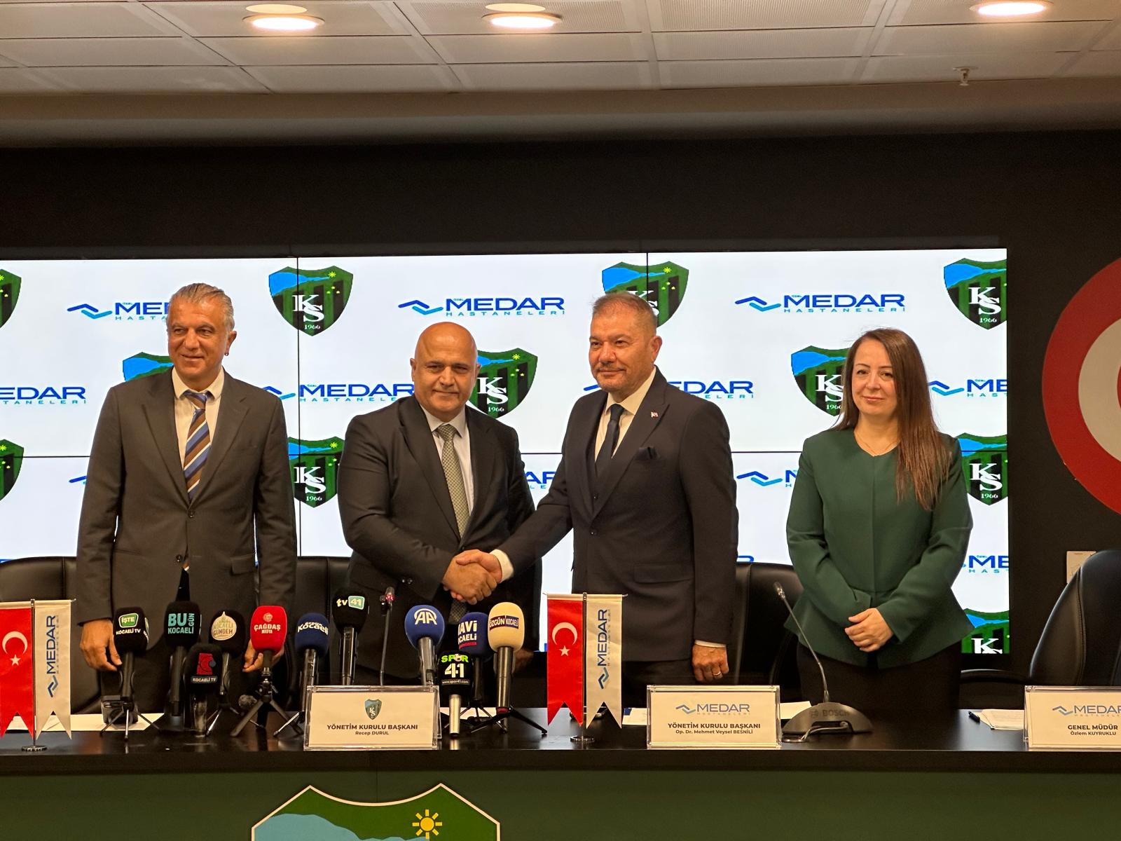 Kocaelispor ile Medar Hastanesi arasında, yeşil-siyahlı ekibin A takımı ve