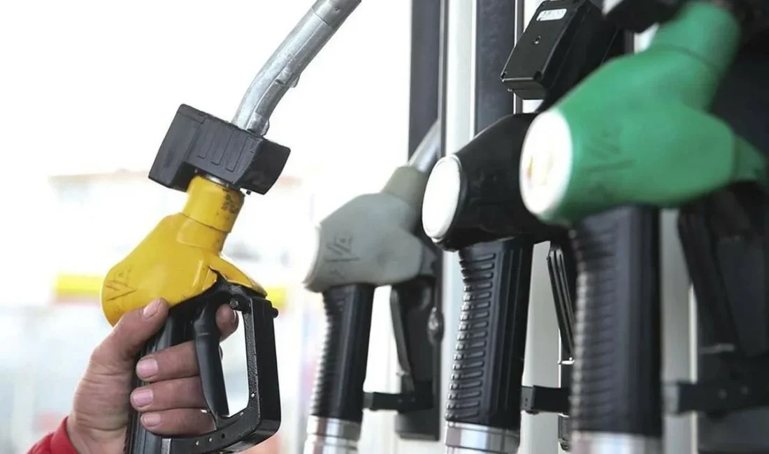 Küresel piyasalarda petrol fiyatlarında yaşanan sert düşüş, yurt içinde akaryakıt