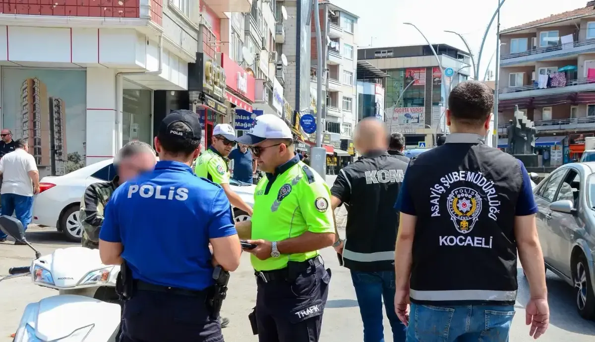 Kocaeli İl Emniyet Müdürlüğü ekiplerinin kent genelinde vatandaşların can ve