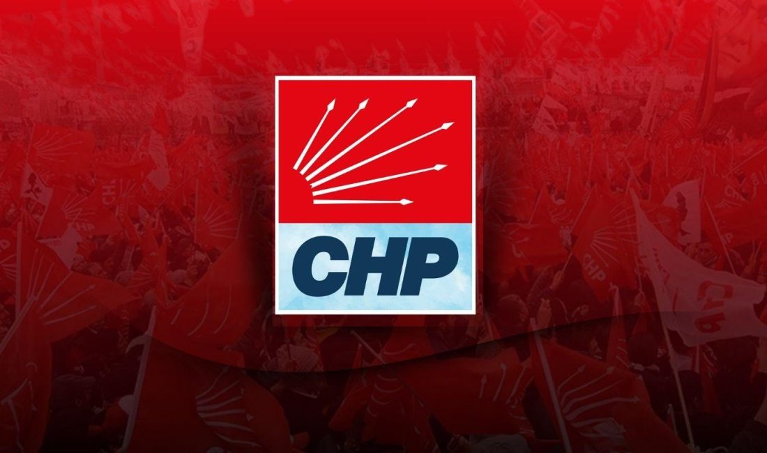 Cumhuriyet Halk Partisi (CHP) Karamürsel İlçe Başkanlığı, parti binasının penceresinde