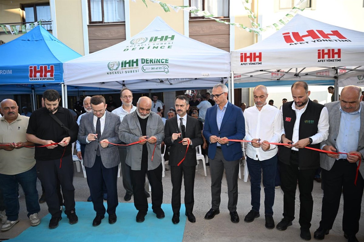 İHH Kocaeli Şubesi'nin Derince'deki yeni hizmet binası düzenlenen törenle açıldı.