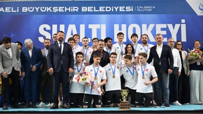 Kocaeli Büyükşehir Belediyesi'nin ev sahipliğinde düzenlenen Sualtı Hokeyi Yaş Grupları