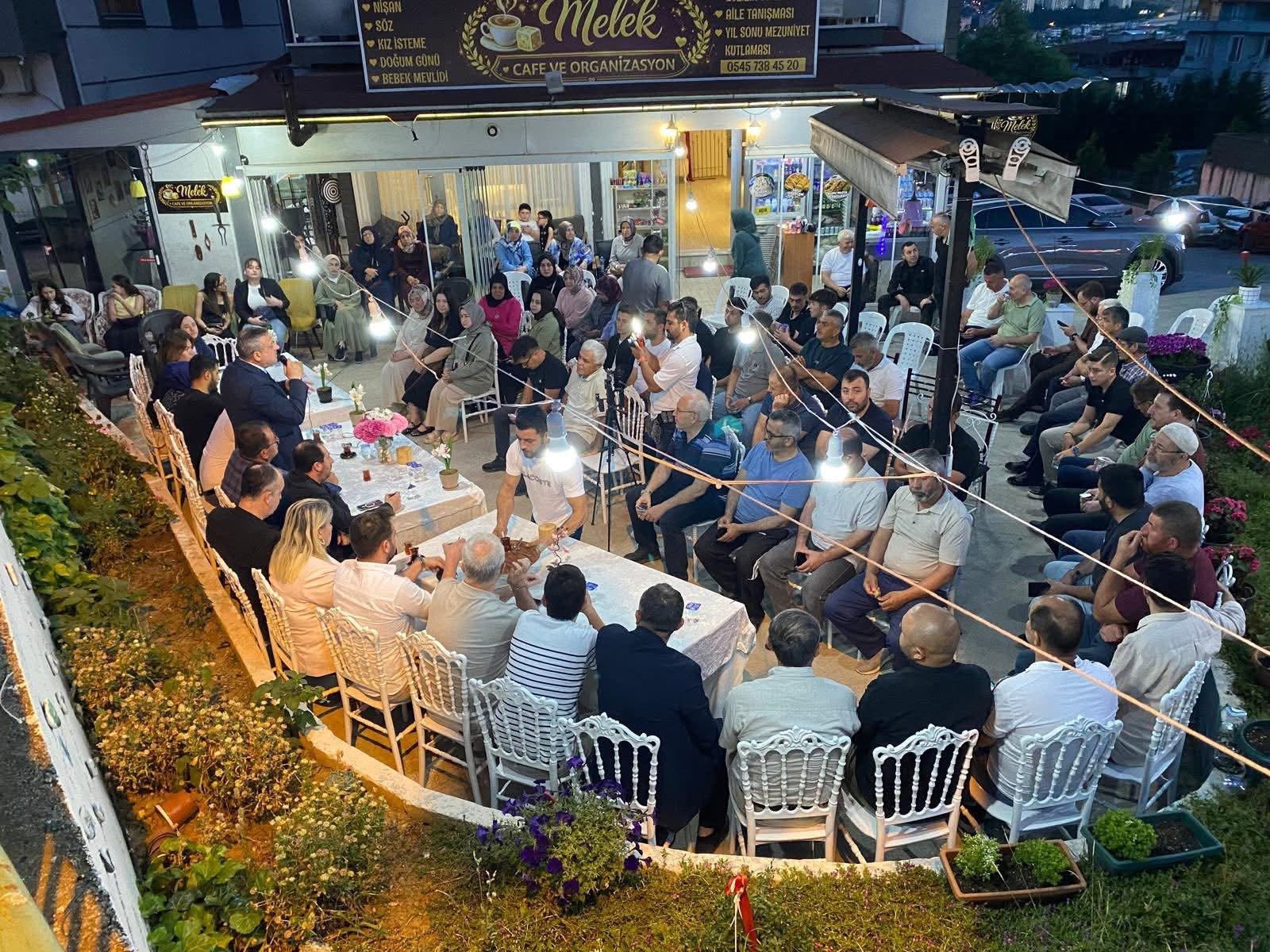 AK Parti İzmit teşkilatı Tepeköy’de vatandaşlarla buluştu
