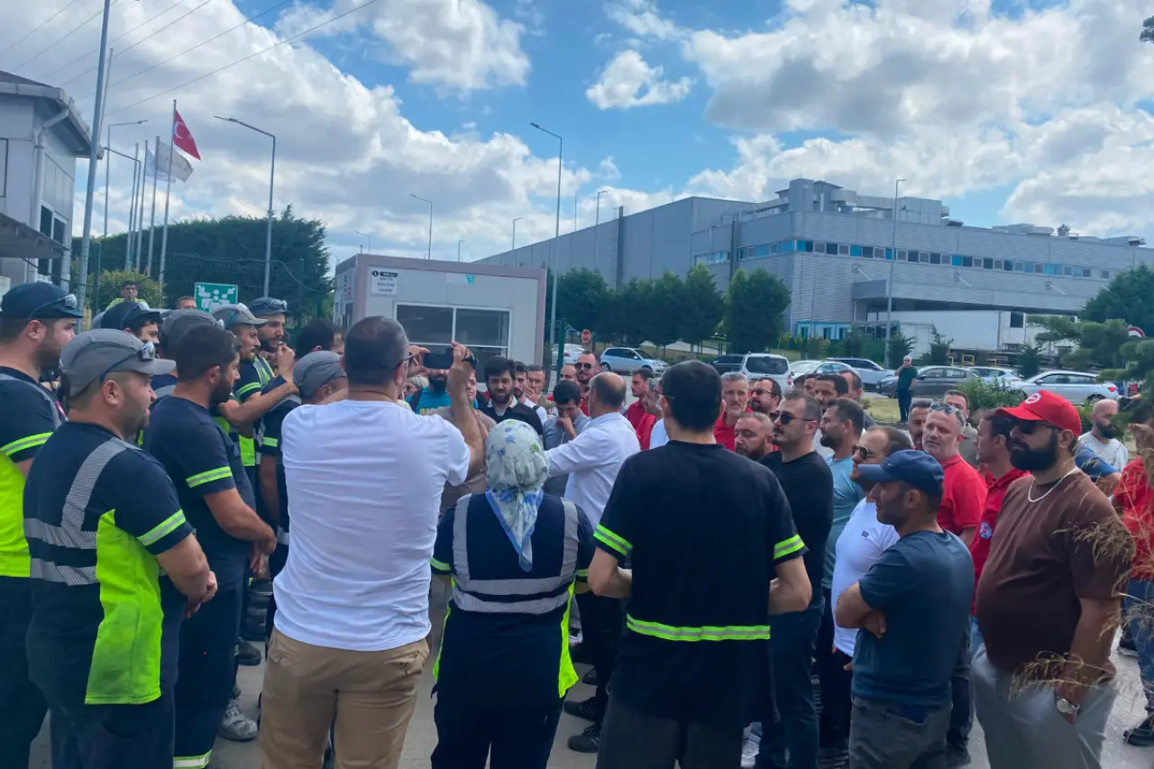 Kocaeli'deki Vesuvius fabrikasında sendika krizi: İşçiler eyleme başladı!
