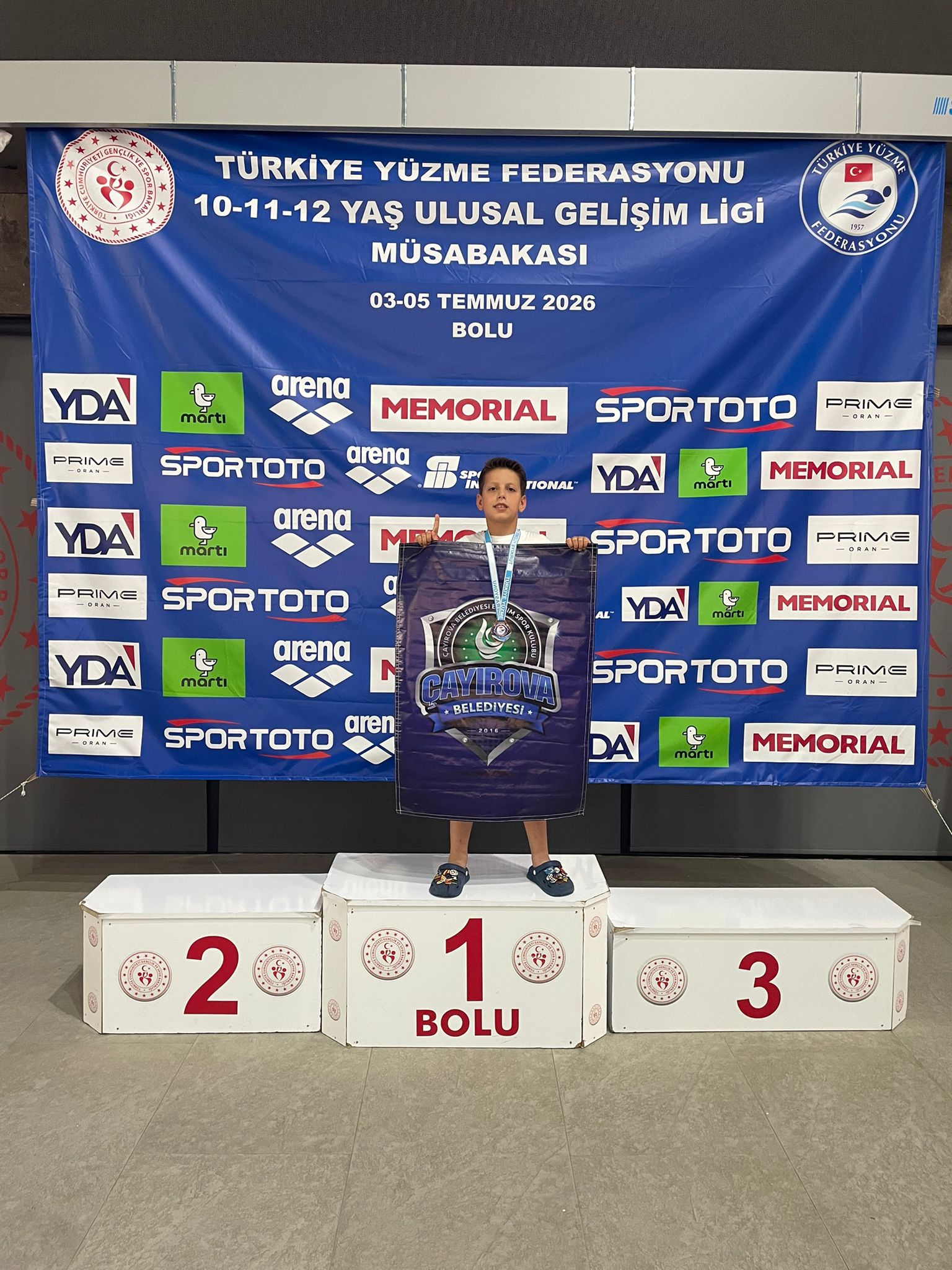 Çayırovalı yüzücüler, bölge şampiyonasından 25 madalya ile döndü