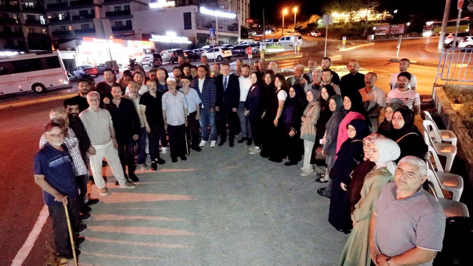 AK Parti İzmit teşkilatı Tepeköy’de vatandaşlarla buluştu