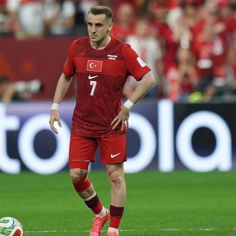 Kocaelili milli futbolcu Kerem Aktürkoğlu baba oldu
