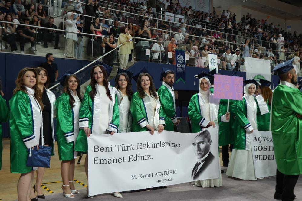 KOSTÜ'de Mezuniyet Coşkusu