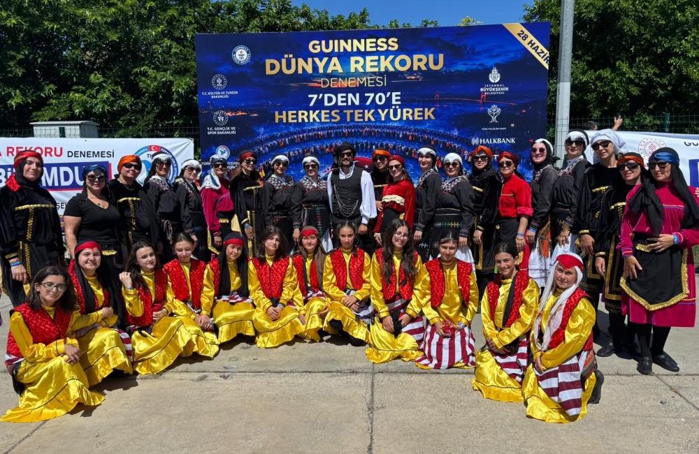 Başiskele Belediyesi Halk Oyunları ekibi, İstanbul Maltepe'de düzenlenen organizasyonda 7
