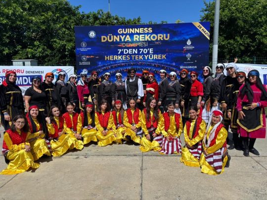 Başiskele Belediyesi Halk Oyunları ekibi, İstanbul Maltepe'de düzenlenen organizasyonda 7