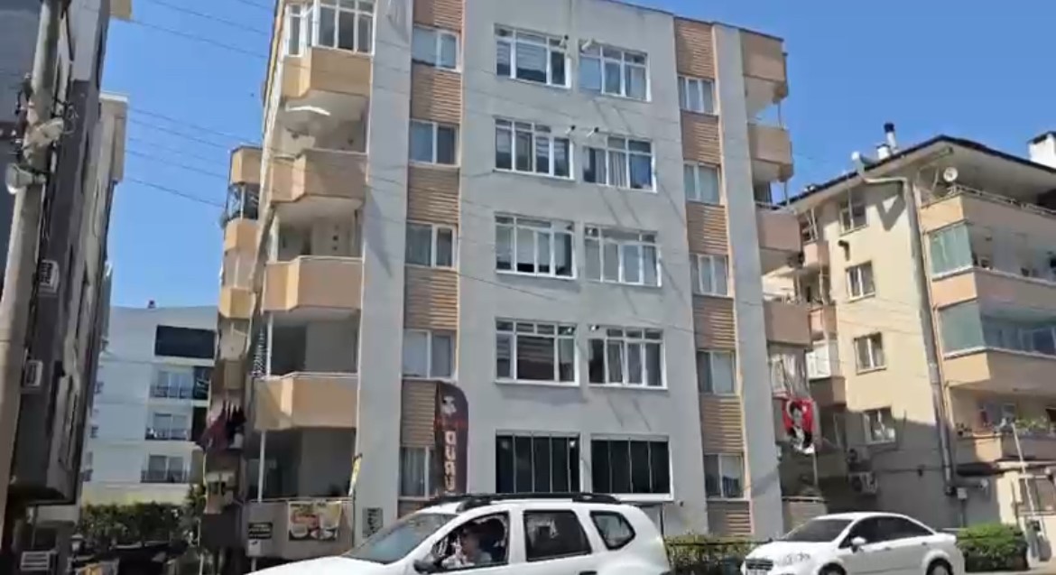 77 yaşındaki kadın kanlar içinde ölü bulundu