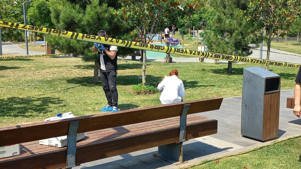 Eşini boğazından bıçakladı