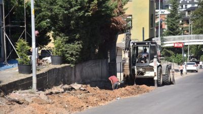 Başiskele Cumhuriyet Caddesi'nde altyapı ve üstyapı yenileme çalışmaları tüm hızıyla