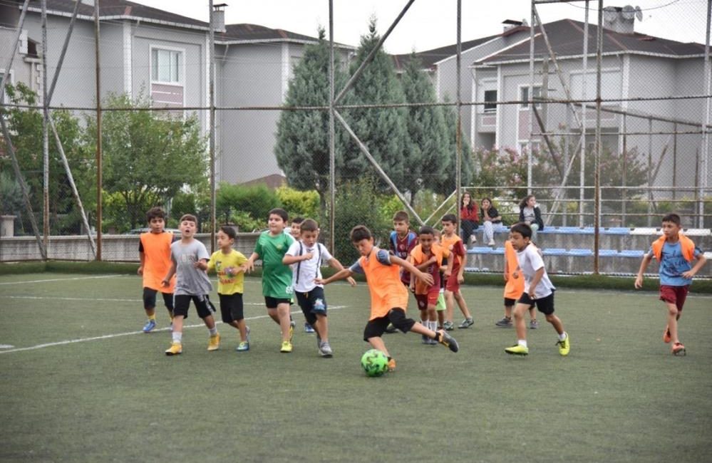 Kocaeli'nin Kartepe ilçesinde yaz okulları açılıyor. Kartepe Belediyesi, çocuklar ve