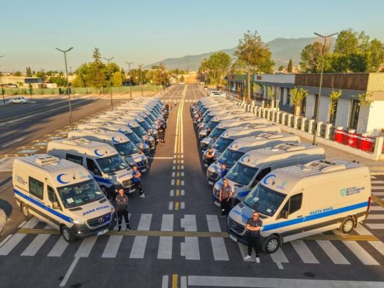 Kocaeli Büyükşehir Belediyesi, hasta nakil ambulans hizmetini 90 personel ve