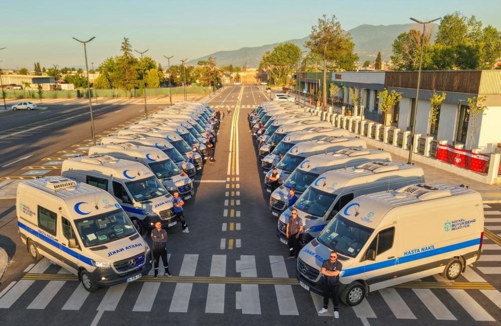 Kocaeli Büyükşehir Belediyesi, hasta nakil ambulans hizmetini 90 personel ve
