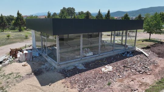 Gölcük'te kadınların bir araya gelerek sosyalleşebileceği ve çeşitli eğitimler düzenleyebileceği