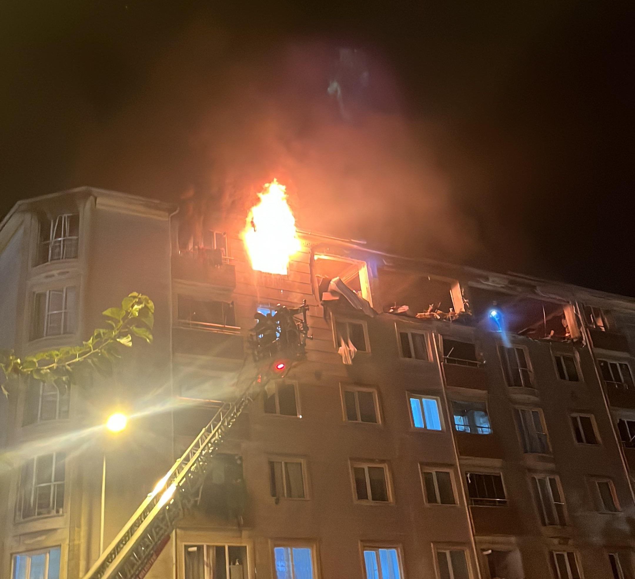 Apartmanda patlama: 2 ölü 5 yaralı