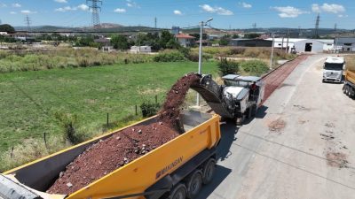 Kocaeli Büyükşehir Belediyesi, Kartepe Uzunbey Mahallesi Reform Caddesi'nde üstyapı yenileme
