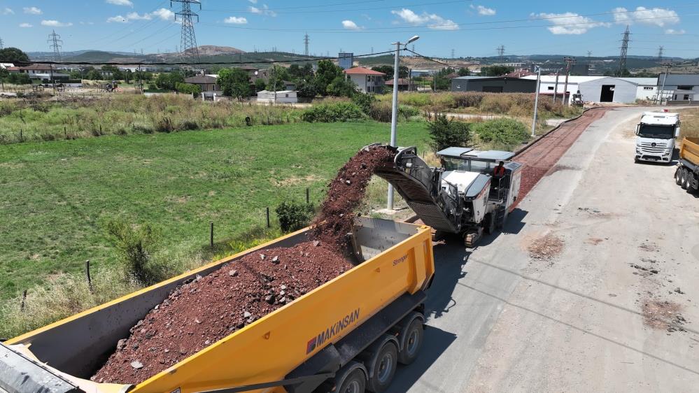 Kocaeli Büyükşehir Belediyesi, Kartepe Uzunbey Mahallesi Reform Caddesi'nde üstyapı yenileme