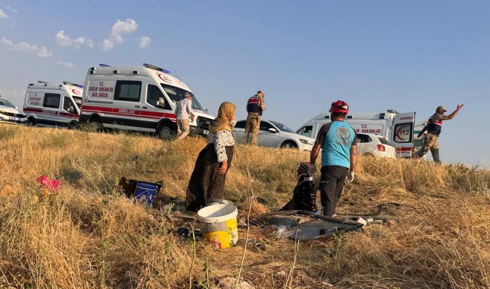Tarım işçilerini taşıyordu, şarampole devrildi: Çok sayıda yaralı