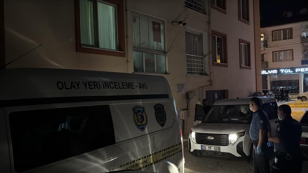 Sokağı saran ağır koku acı gerçeği ortaya çıkardı: Evinde ölü bulundu