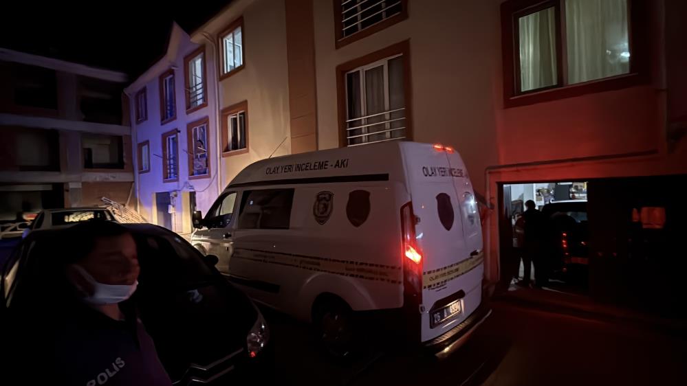 Sokağı saran ağır koku acı gerçeği ortaya çıkardı: Evinde ölü bulundu