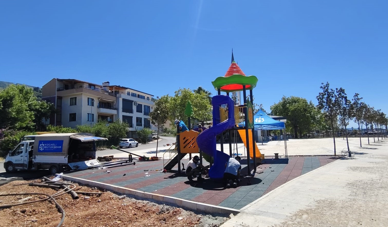 Büyükşehir'den sahile yeni çocuk oyun alanı