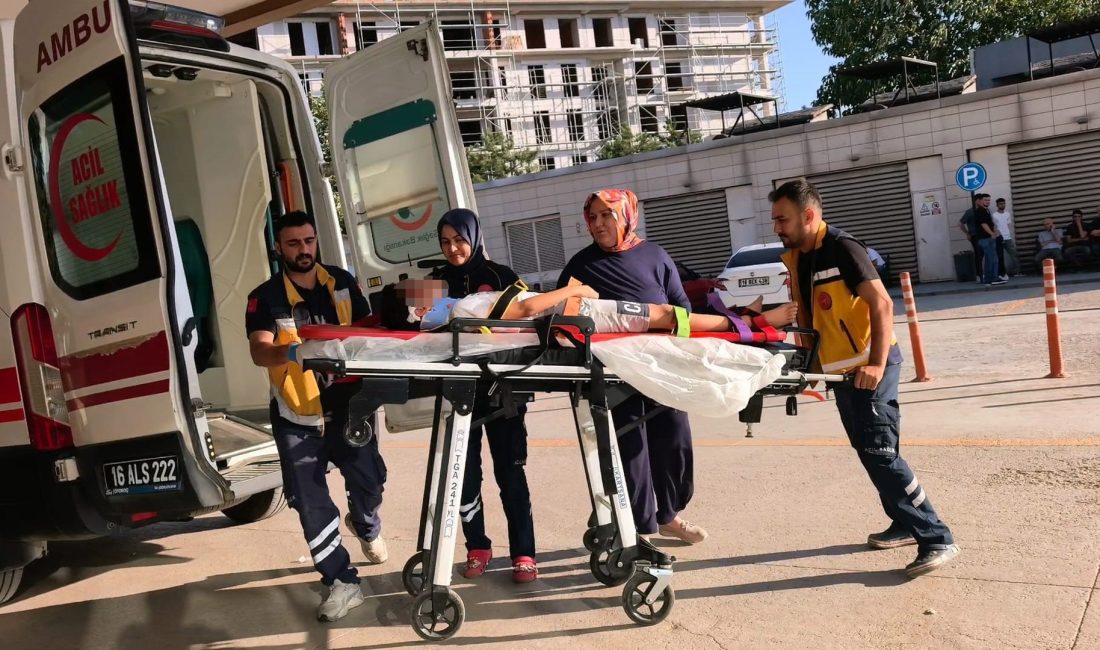 Bursa'nın İnegöl ilçesinde koşarak yolun karşısına geçmeye çalışan 9 yaşındaki
