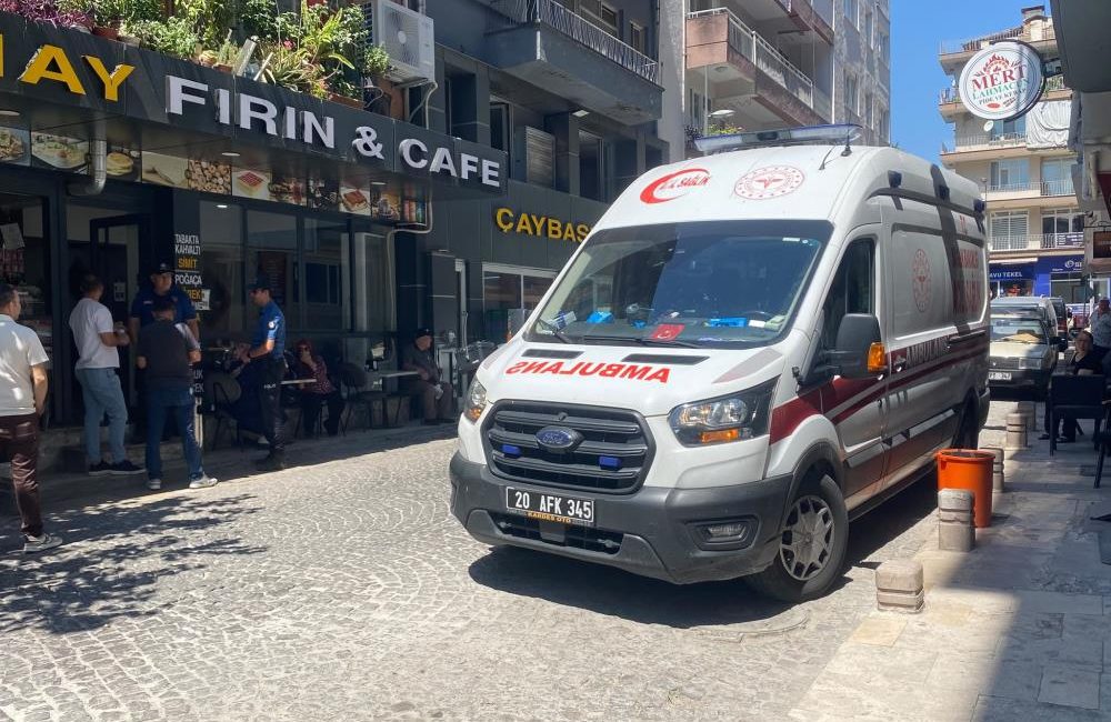 Denizli'nin Merkezefendi ilçesinde iş yerine giderken rahatsızlanan 43 yaşındaki esnaf