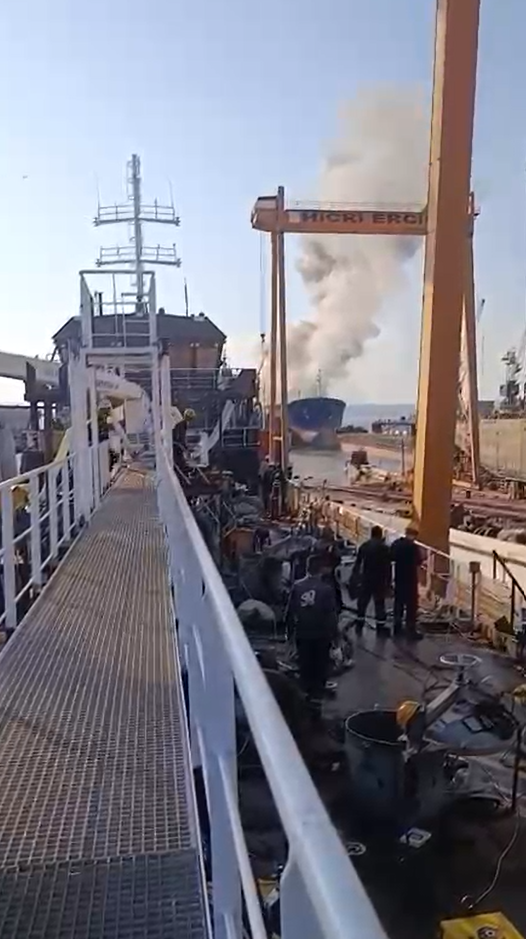 Tersanede patlama: Ekipler harekete geçti