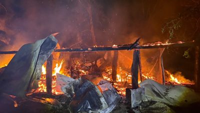 Bursa'nın İnegöl ilçesinde gece saatlerinde çıkan baraka yangını faciayla sonuçlandı.