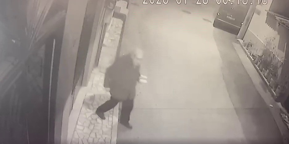 Eşini 15 parçaya bölüp, 15 ayrı çöp konteynırına attı
