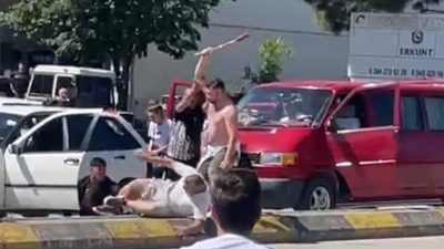 Sakarya'nın Adapazarı ilçesinde aralarında husumet bulunduğu öne sürülen kişiler arasında