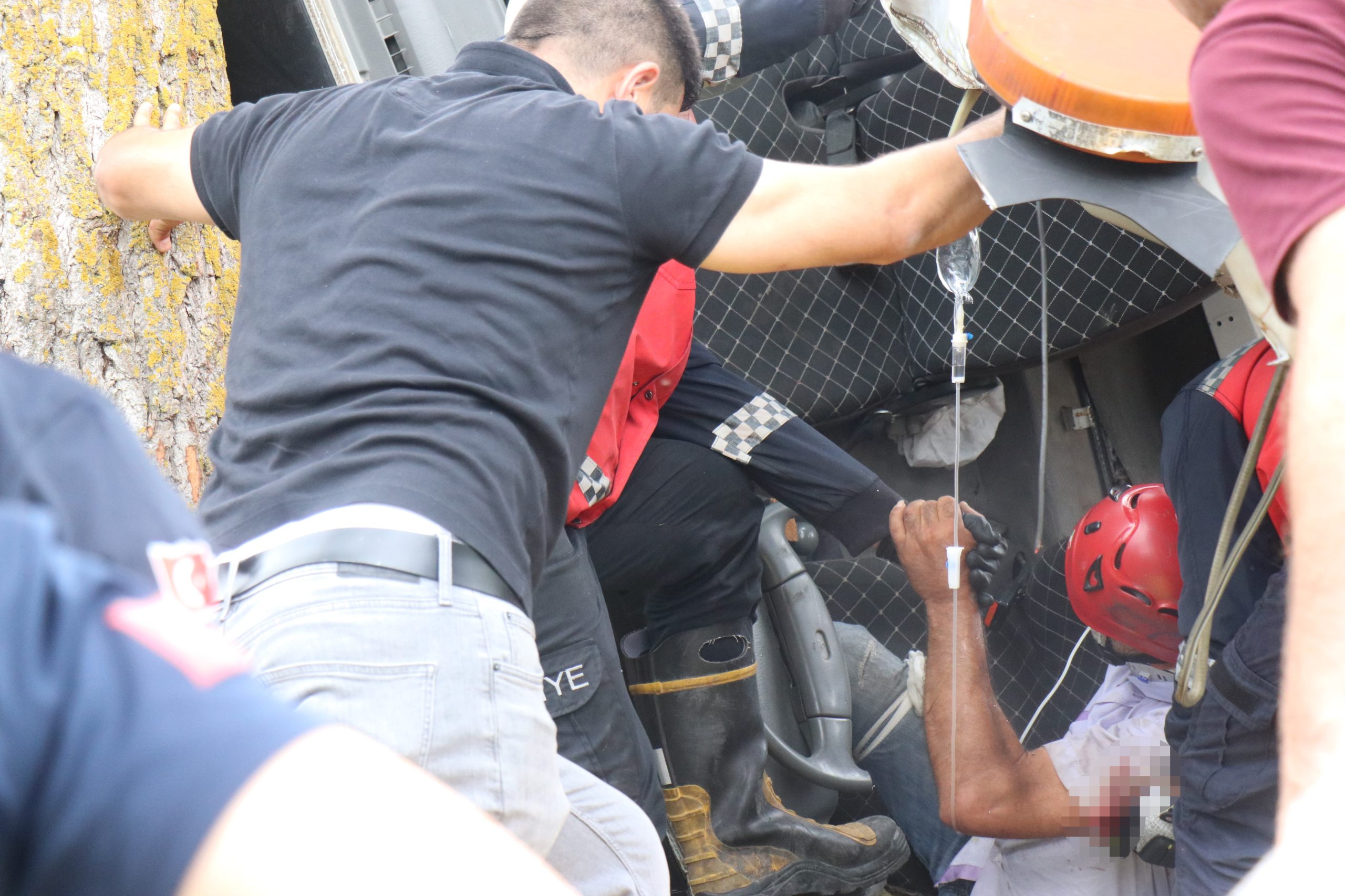 Feci kazada can pazarı: Ekipler seferber oldu