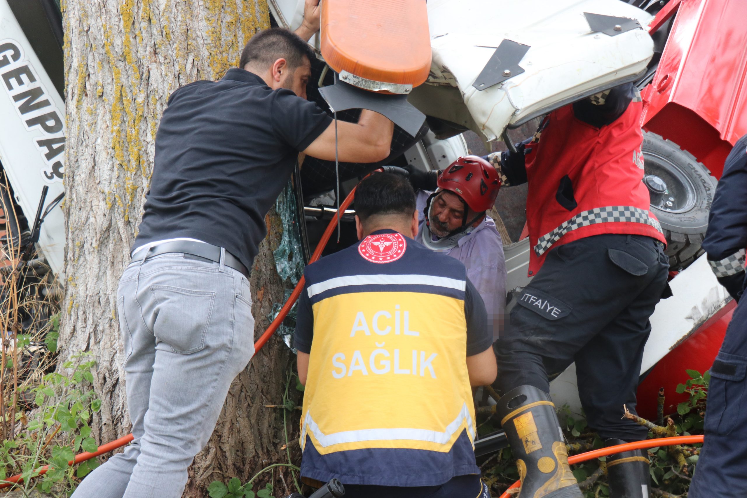 Feci kazada can pazarı: Ekipler seferber oldu