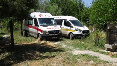 Malatya'da 71 yaşındaki bir kişi evine yakın mesafedeki mezarlıkta ağaca