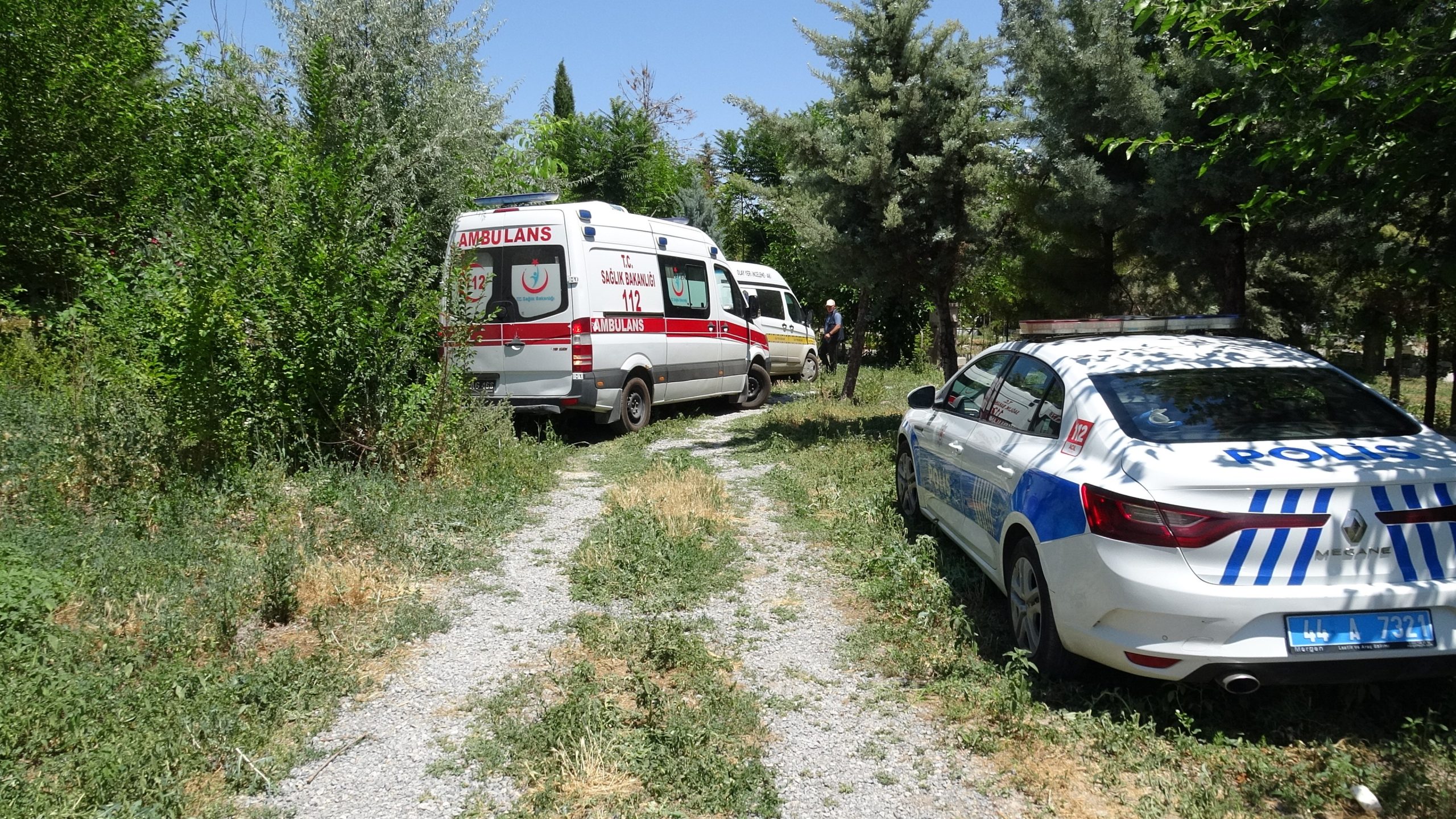 71 yaşındaki şahıs mezarlıkta asılı halde bulundu