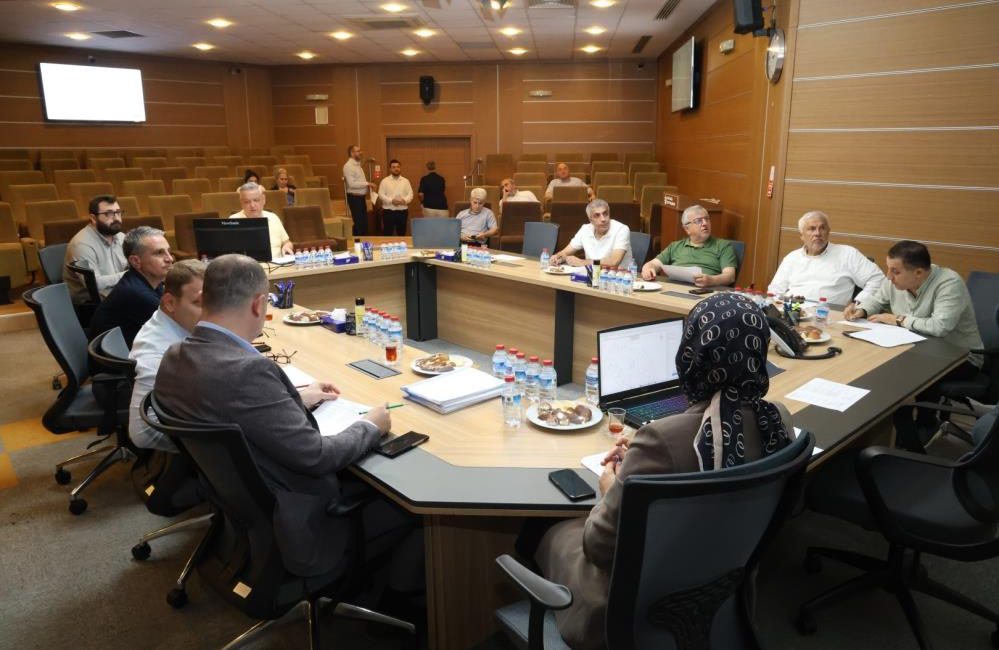 Kocaeli Büyükşehir Belediyesi Encümen toplantısında 79 özel halk otobüsü sürücüsüne