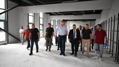 Kartepe Acısu Mahallesi’nde yapımı süren spor salonu projesinde çalışmalar devam