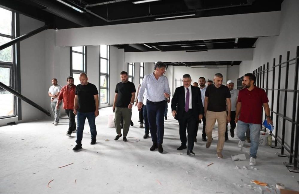 Kartepe Acısu Mahallesi’nde yapımı süren spor salonu projesinde çalışmalar devam