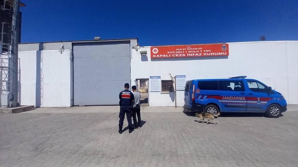 Kocaeli'nin Gölcük ve İzmit ilçelerinde JASAT ekiplerinin düzenlediği operasyonlarda haklarında