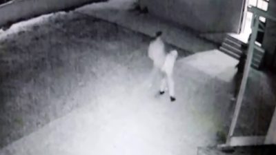 Kocaeli’nin İzmit ilçesinde, manevi huzurun adresi olan bir cami avlusunda