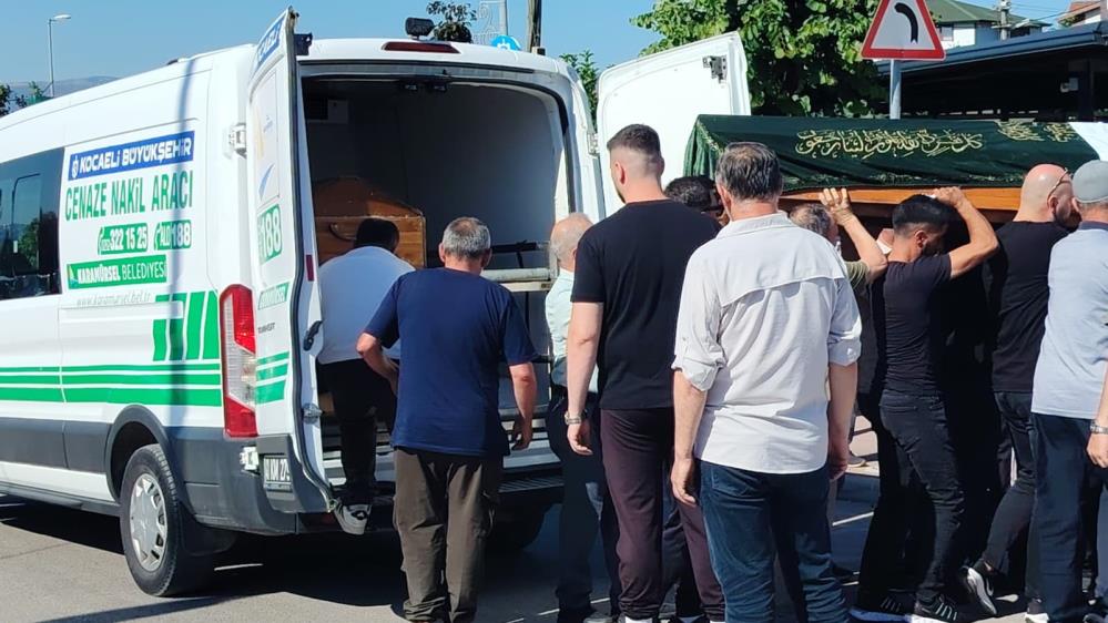 Elektik akımına kapılarak ölen baba ve oğlu gözyaşları arasında toprağa verildi